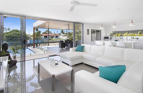 Broadbeach Waters House | A PERFECT STAY - Buena Vista