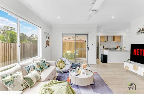 Richlands House | A two-story standalone house located in Richlands