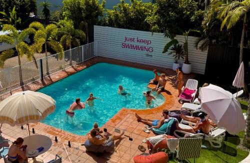 Mooloolaba Hostel | Abode Mooloolaba, Backpackers & Motel rooms