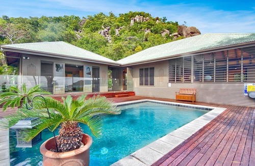 Horseshoe Bay House | Absolute Beachfront & Pool House