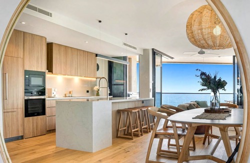 Coolum Beach Apartment | Absolute Beachfront Luxury Apartment