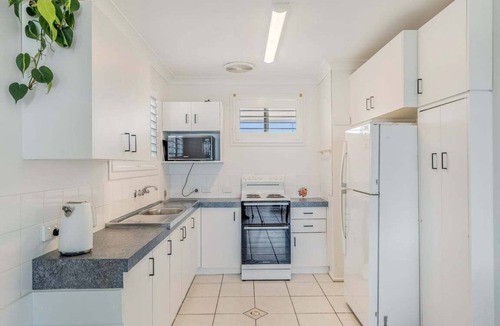 North Creek Apartment | Absolute Beachfront Apartment 3T