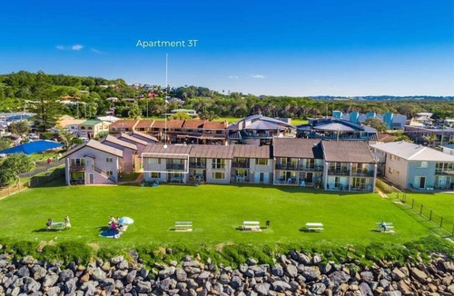 North Creek Apartment | Absolute Beachfront Apartment 3T