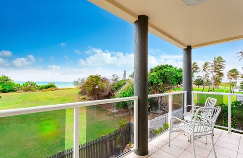 Yeppoon Apartment | Absolute beachfront - and your own private swimming pool!?