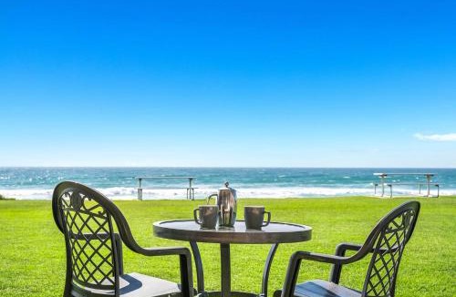 North Creek Apartment | Absolute Beachfront Apartment 8B