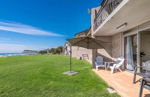 North Creek Apartment | Absolute Beachfront Apartment 8B