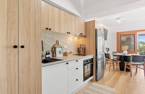Palm Cove Apartment | Absolute Beachfront | Palm Cove Apt Sleeps 4