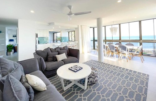 Kings Beach Apartment | Absolute Beachfront Bliss on Kings Beach