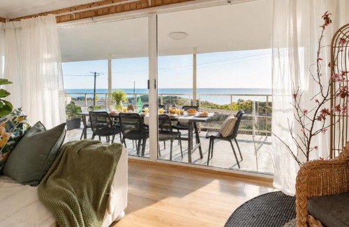 Halls Head House | Absolute Beachfront Escape Family Retreat