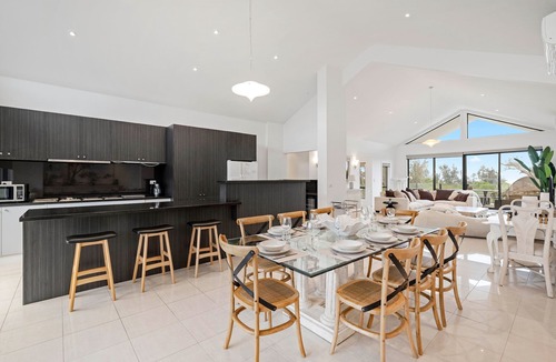 Rosebud House | Absolute Beachfront - Luxury Accommodation in Rosebud