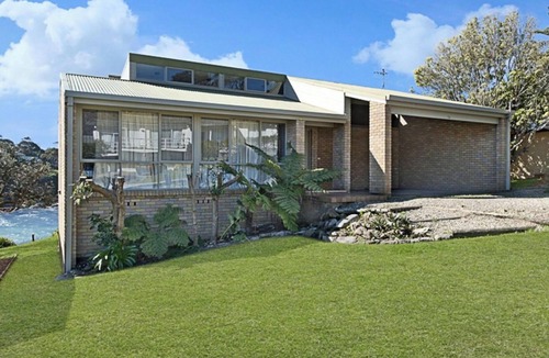Malua Bay House | Absolute Beachfront, Malua Bay | Blutique