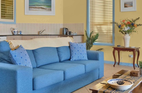 Blue Bay Apartment | Absolute Beachfront | Ocean Views & Spa Bath