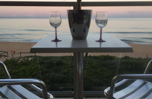 Narrabeen Apartment | ABSOLUTE BEACHFRONT with the beach at your doorstep .You cant get closer