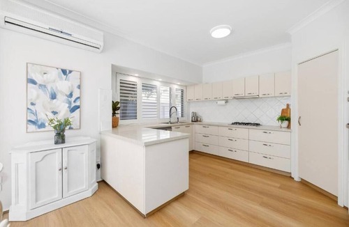 Mount Pleasant House | Absolute Riverfront Retreat | Swan River Views | Sleeps 6