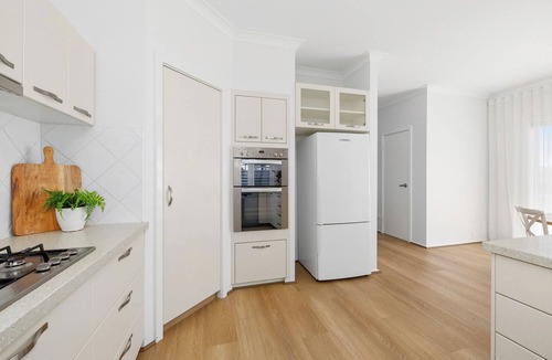Mount Pleasant House | Absolute Riverfront Retreat | Swan River Views | Sleeps 6