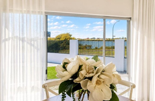 Mount Pleasant House | Absolute Riverfront Retreat Swan River Views