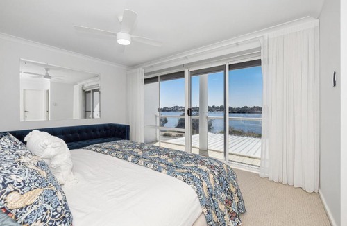 Mount Pleasant House | Absolute Riverfront Retreat Swan River Views