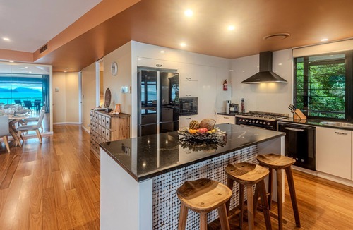 Hamilton Island Villa | ABSOLUTE WATERFRONT LUXURY WITH NEW BUGGY