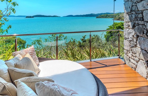 Hamilton Island Villa | ABSOLUTE WATERFRONT LUXURY WITH NEW BUGGY