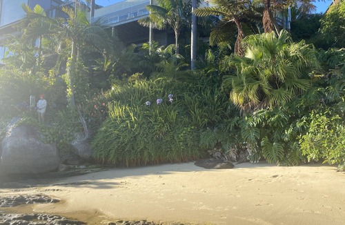 Sydney Villa | Absolute Waterfront with Private Beach