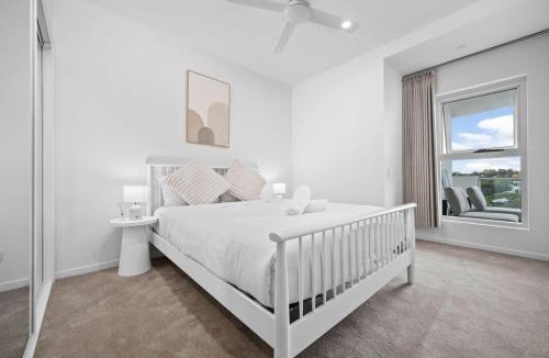 Mitchelton Apartment | Across from Train and Bus Station Pool Gym and View