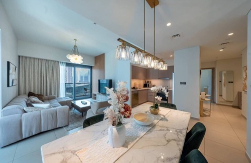 Downtown Dubai Apartment | Act 2 Luxury 2BR Facing Burj Khalifa & Fountain