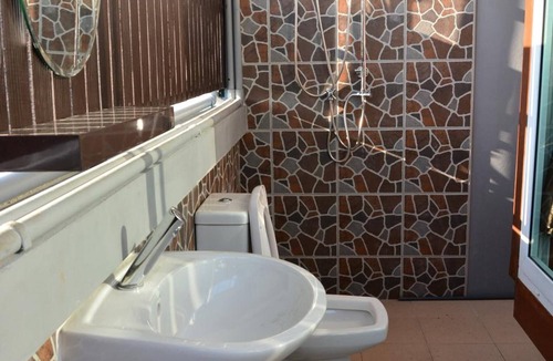 Chana Songkhram Hotel | Adamaz House