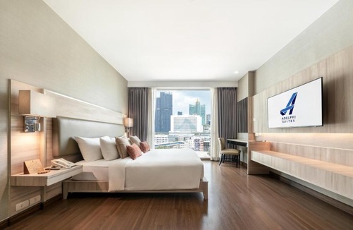 Nana Hotel | Adelphi Suites Bangkok
