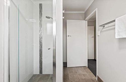Jindalee House | Affordable Stay Private and Convenient Near Shops