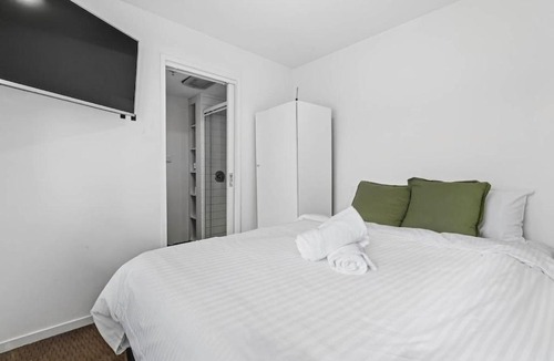 Box Hill Apartment | Affordable Studio, Steps to Box Hill Hospital
