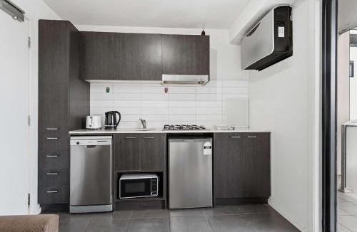 Box Hill Apartment | Affordable Studio, Steps to Box Hill Hospital