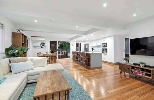 Alexandra Headland House | Alex Poolside Luxury: Pet friendly + Walk to beach