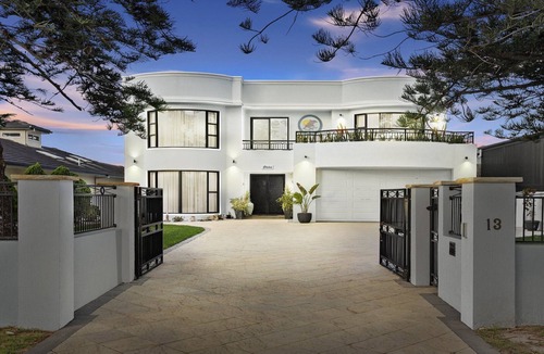 Noraville House | Aloha Beach Retreat by HolidayCo.