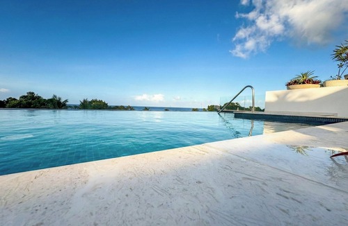 Gibbes Condo | Alora West Coast Retreat Infinity Pool · Steps to the Beach · Spacious 2BR 2BA