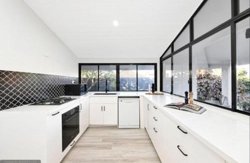 Maroubra Villa | Amazing Ocean Villa close to Natural Rock Pools
