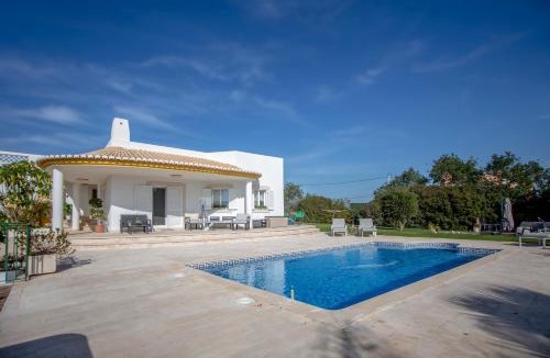 Alpouvar Villa | Amazing villa in Albufeira - Alke Vida