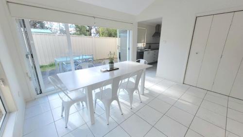 Huskisson House | Annvilla by Book Jervis Bay
