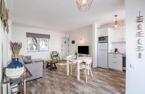 Santa Eulalia Apartment | Apartamento Patrick - Balaia with Shared Pool, Balcony & Wi-Fi