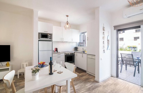 Santa Eulalia Apartment | Apartamento Patrick - Balaia with Shared Pool, Balcony & Wi-Fi