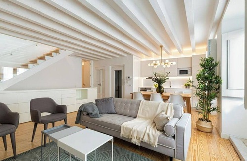 Santo Estevao Apartment | Apartment Downtown Lisbon 3 Bedrooms Balcony