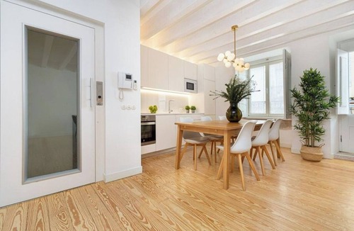 Santo Estevao Apartment | Apartment Downtown Lisbon 3 Bedrooms Balcony
