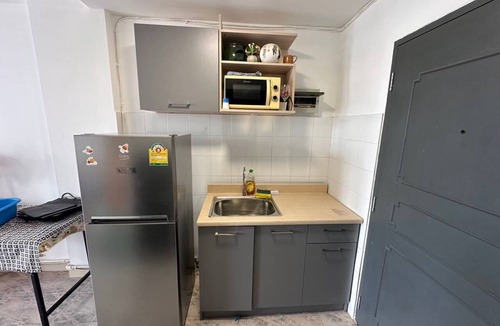 Phra Khanong Nuea Apartment | Apartment with office desk set near to Phra Khanong BTS station