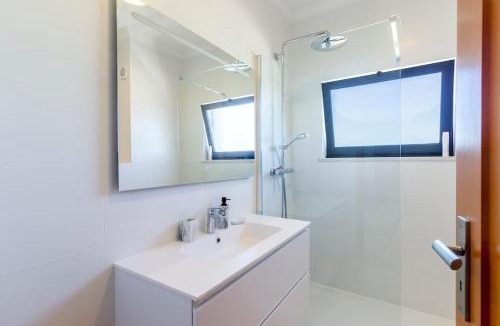 Porto de Mos Apartment | Apt at Porto de Mós with pool