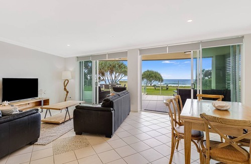 Tugun Apartment | Aqua Solai 1 - Absolute Beachfront Tugun