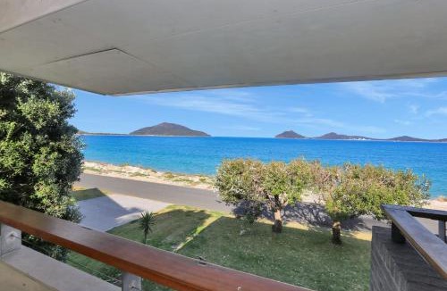 Hawks Nest House | Architectural Design on the Beach