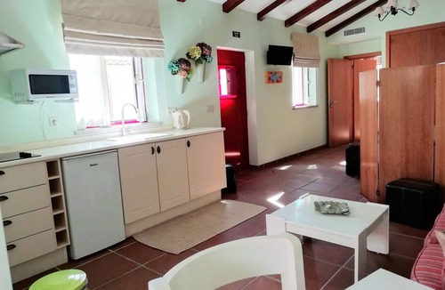 Cadaval Bed & Breakfast | Artvilla