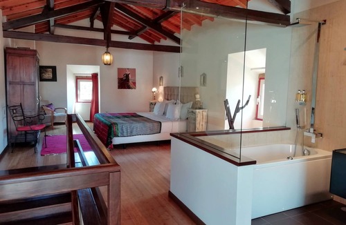 Cadaval Bed & Breakfast | Artvilla