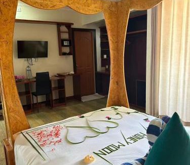 Guraidhoo Hotel | Athens View