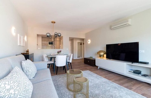 Sao Jose Apartment | Av. da Liberdade comfortable apt with balcony