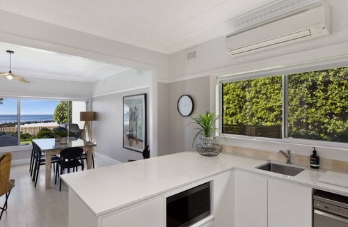 Avoca Beach House | Avoca Beach House - Uninterrupted Beachfront
